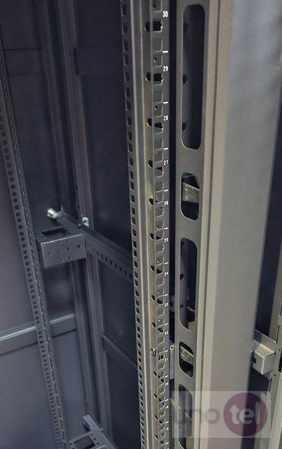 Szafa teleinformatyczna 42U 800x800 Szafa teleinformatyczna 42U 800x800